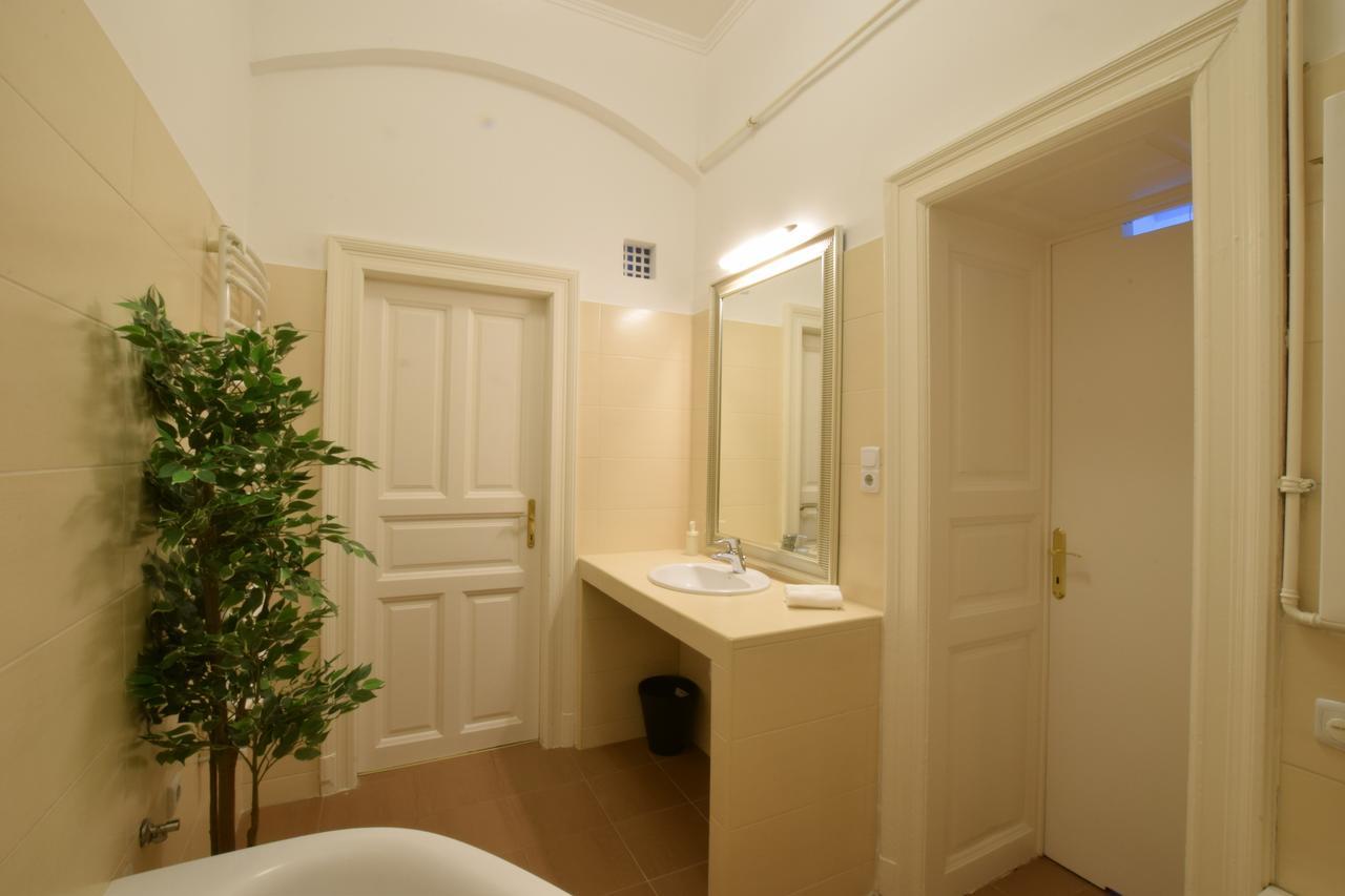 Standard Apartment By Hi5 - Dessewffy 39 Budapest Exteriör bild